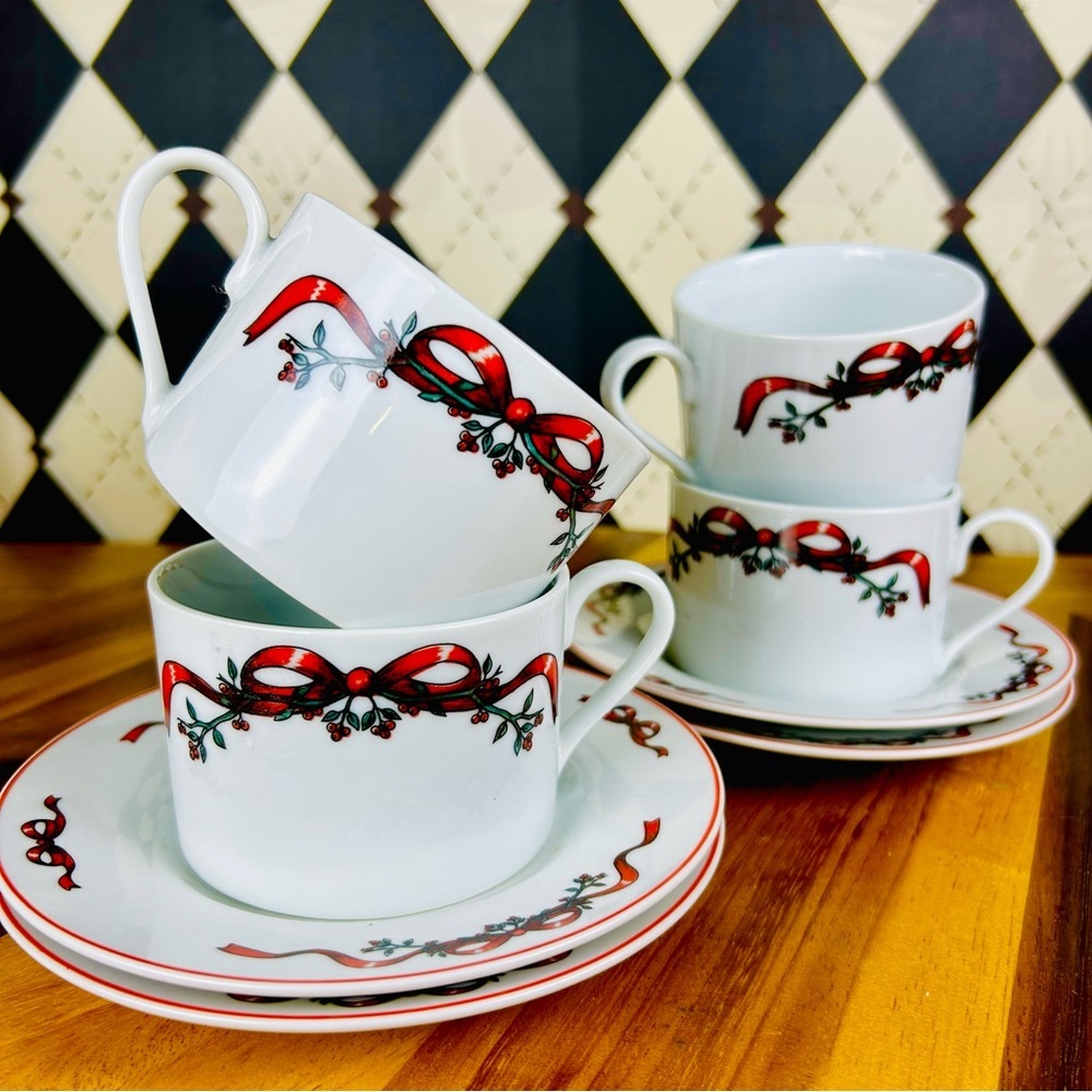 Set (8) 4 Cups + 4 Saucers Festive Christmas Red Green and White Holiday Teacups